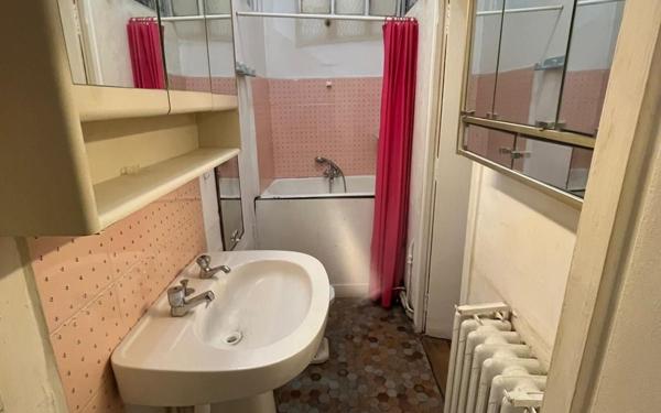 Appartement à vendre    3 pièces • 54,42 m2 Paris 9