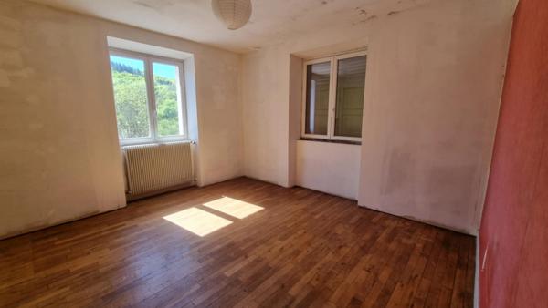Le pescher Grande maison de bourg à rénover