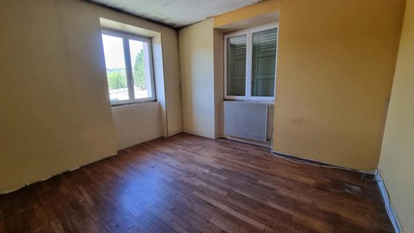 Le pescher Grande maison de bourg à rénover