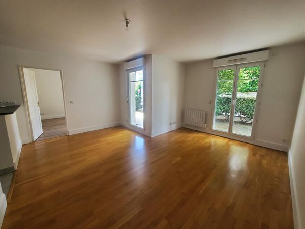 A vendre appartement T2  avec  terrasse et place de parking Le Bouscat  33110