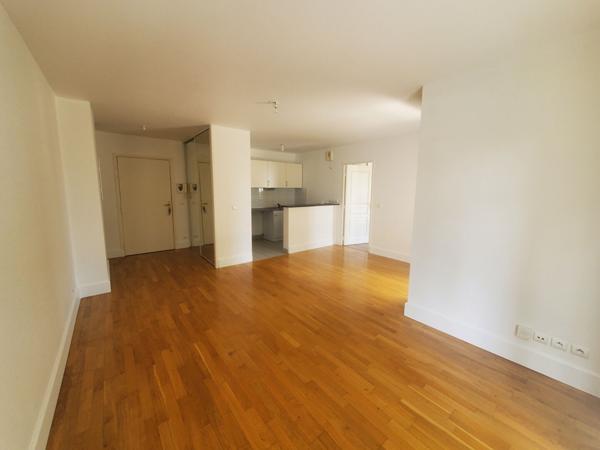 A vendre appartement T2  avec  terrasse et place de parking Le Bouscat  33110