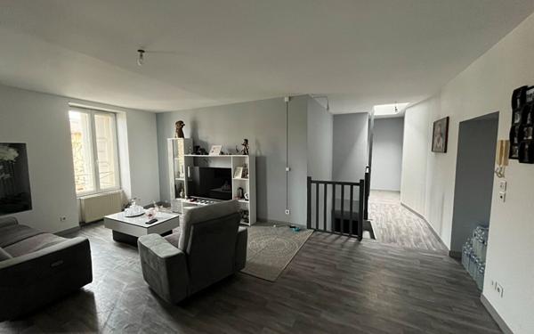 Immeuble à vendre    6 pièces •  Romans-sur-Isère