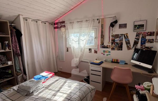 Maison 6 pièces rénovée avec piscine et grand terrain de 1262 m2  Emplacement privilégié en centre