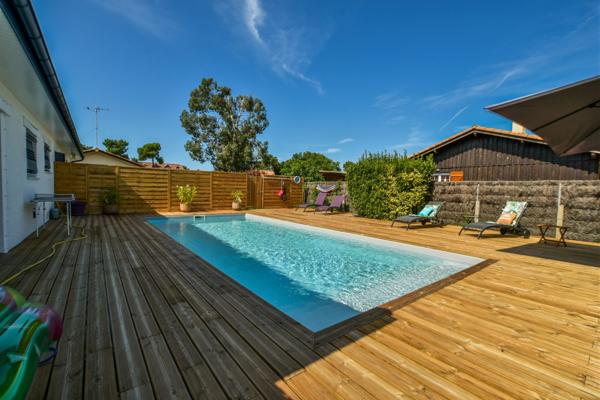 Villa de plain-pied avec 4 chambres et piscine