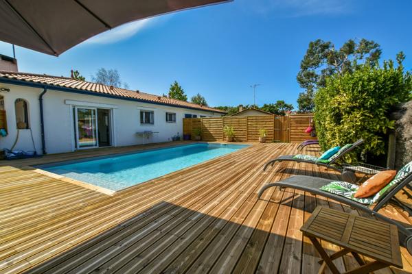 Villa de plain-pied avec 4 chambres et piscine