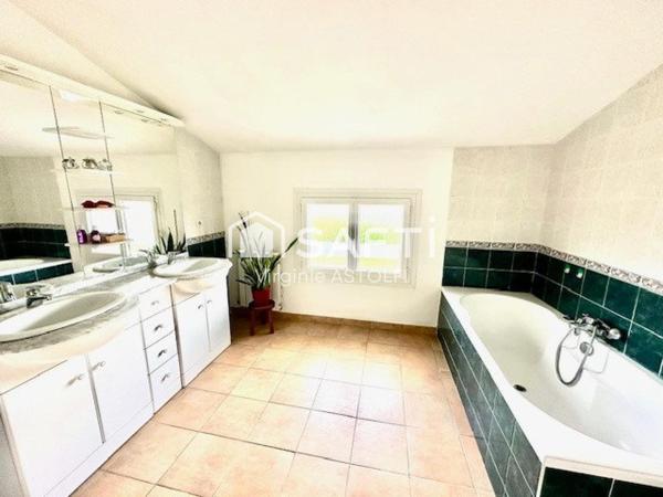 SAINT-LYS - Villa T8 205 m2,  terrain arboré de 2293 m2