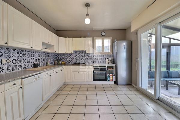 A VENDRE QUARTIER SAINT PIERRE ETAMPES Maison 8 pièce(s) 170 m2