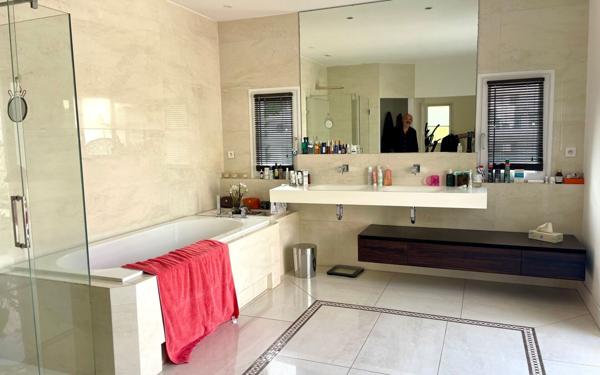 Maison à vendre    6 pièces • 290 m2 Nice