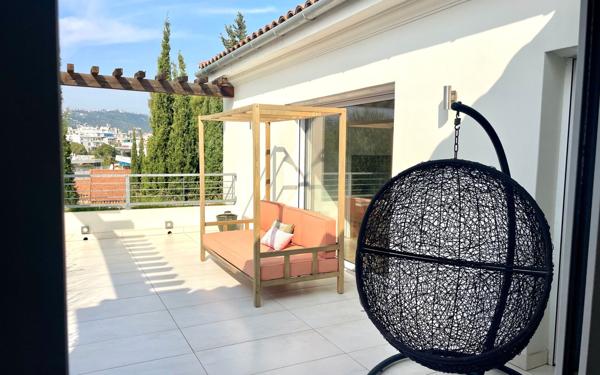 Maison à vendre    6 pièces • 290 m2 Nice