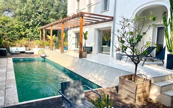 Maison à vendre    6 pièces • 290 m2 Nice