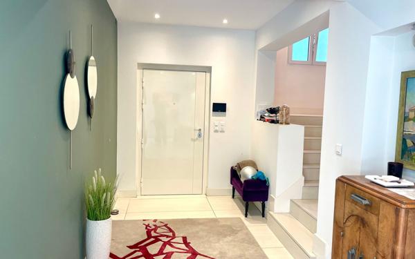 Maison à vendre    6 pièces • 290 m2 Nice