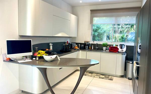 Maison à vendre    6 pièces • 290 m2 Nice