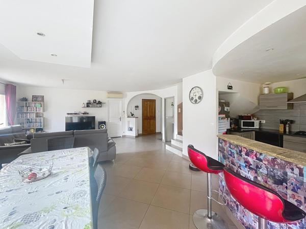 à vendre, maison 4 pièces proche commidités à Fayence