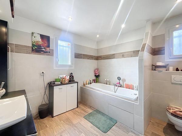 à vendre, maison 4 pièces proche commidités à Fayence