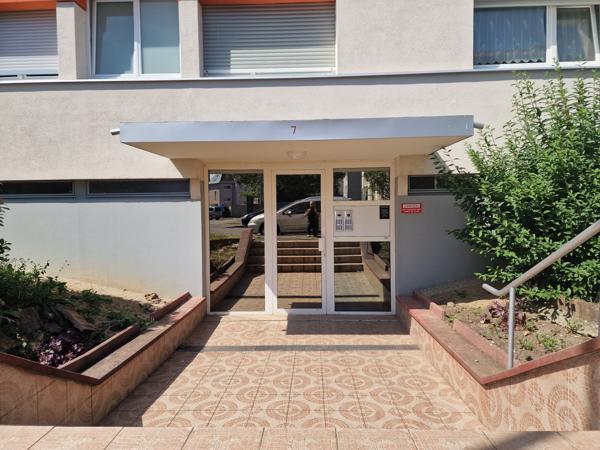 Appartement
         4 pièces
        - 80 m² 104 900 € *