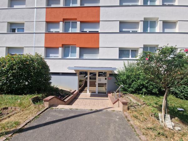 Appartement
         4 pièces
        - 80 m² 104 900 € *
