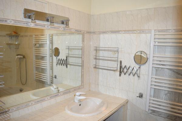 Marseille : Chartreux/Conseil Départemental T3 64m2 2éme étage Ascenseur,