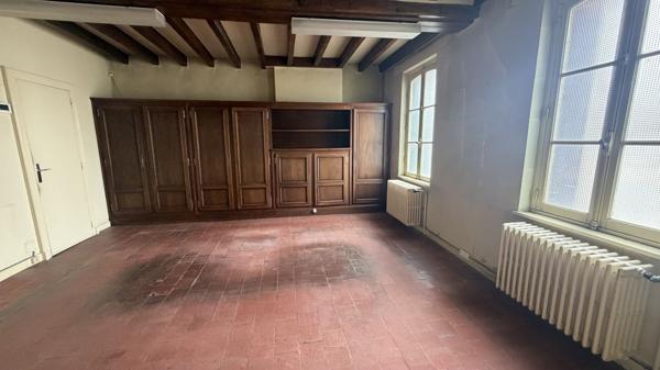 Maison 12 pièces 248.15 m2
