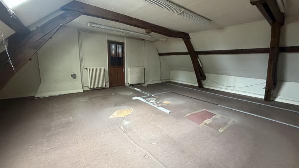 Maison 12 pièces 248.15 m2
