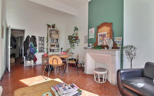 Appartement à vendre    3 pièces • 63 m2 Marseille 6