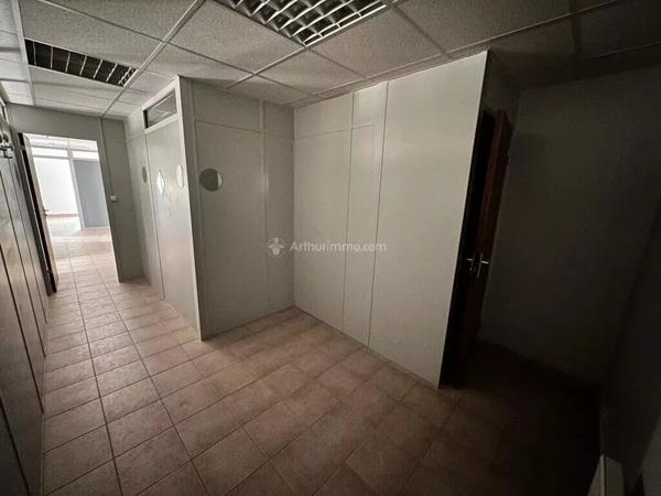 Location Bureau 4 pièces 100 m2 à Vienne