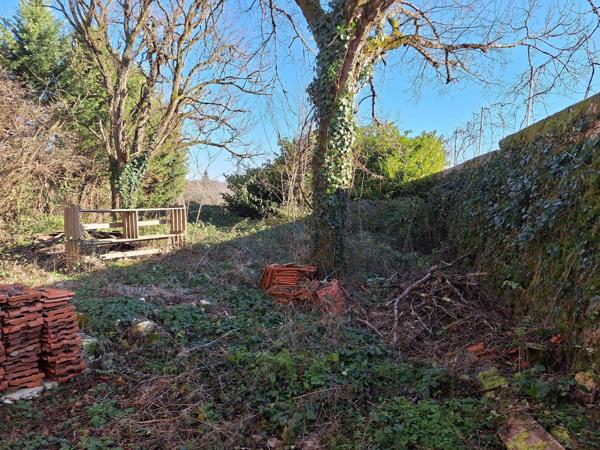 Grange en pierre avec jardin à restaurer