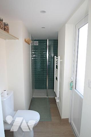 Proche parc de la Bouzaize, maison en pierre de 138 m² comprenant au rez-de-chaussée salon, cui...