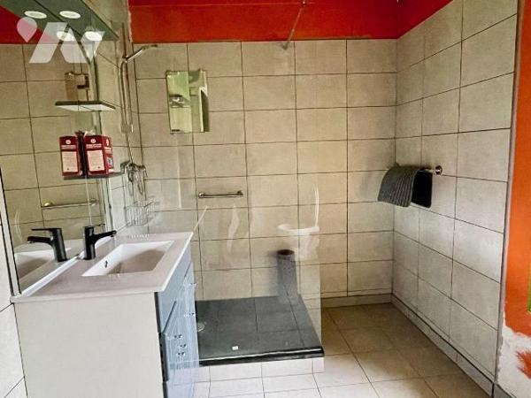 Maison à Vendre à Plouigneau (29610) en Finistère (29)
Située en bout d'impasse dans la campag...