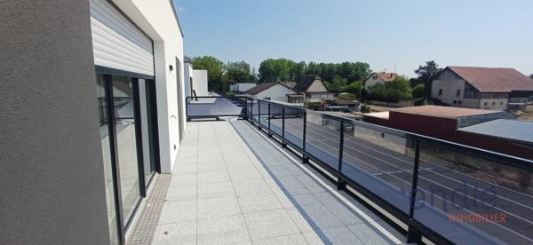 BARTENHEIM-LA-CHAUSSÉE – Magnifique appartement 5 pièces en attique avec terrasse de 27 m² – Disponible immédiatement