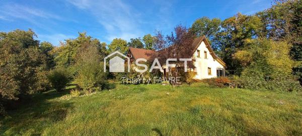 Maison de village spacieuse avec un beau terrain