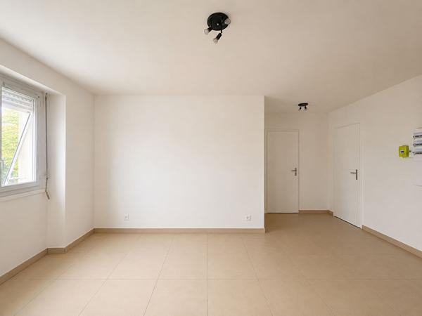 Appartement rénové à vendre à Angers (quartier La Madeleine) avec 2 chambres.