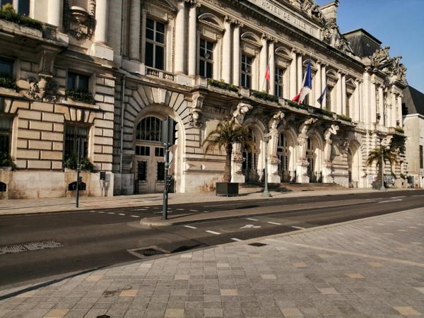 A louer tres beau Local de 180 m² Tours centre