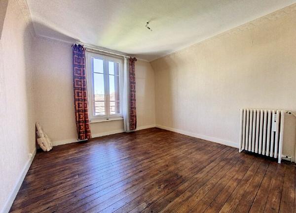 Maison à vendre    7 pièces •  Montluçon