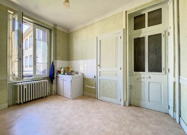 Maison à vendre    7 pièces •  Montluçon