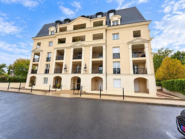 EXCLUSIVITÉ ERA - IDÉAL INVESTISSEUR - STUDIO AVEC TERRASSE À DAMMARIE-LES-LYS