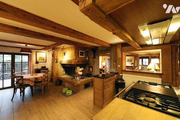 Bien d'exception à découvrir à Gérardmer ! Nichée dans un environnement naturel privilégié à Gé...