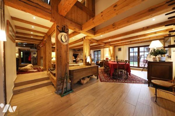 Bien d'exception à découvrir à Gérardmer ! Nichée dans un environnement naturel privilégié à Gé...