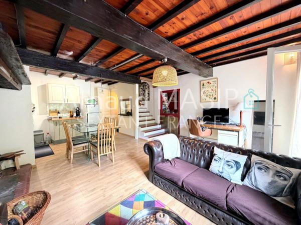 COQUETTE MAISON DE VILLAGE RENOVEE AVEC GARAGE ET BALCONET DANS VILLAGE PRISE