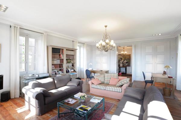 Magnifique logis du XVIIème siècle avec dépendances