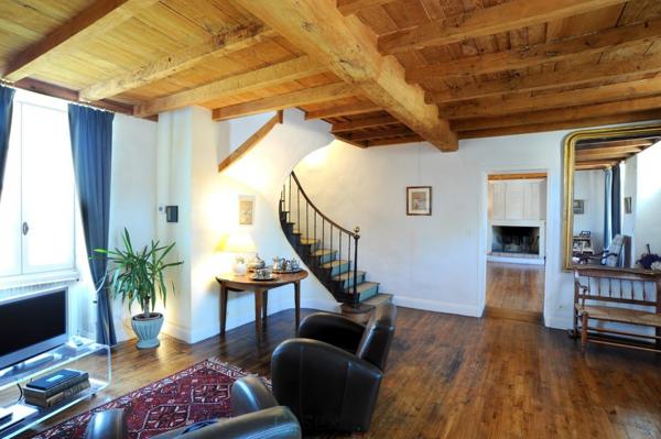 Magnifique logis du XVIIème siècle avec dépendances
