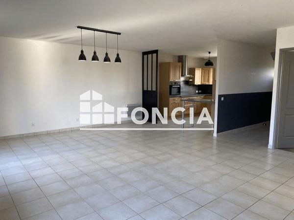 Location Maison 4 pièces 102.1 m² - 1 RUE GENTELLES Thezy Glimont 80440