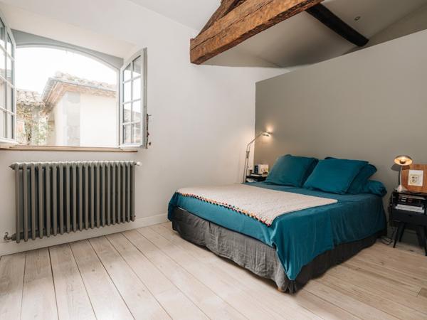 RARE - ATYPIQUE APPARTEMENT AVEC JARDIN SUSPENDU AU COEUR DE LA BASTIDE ST LOUIS