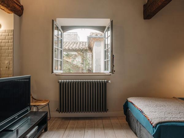 RARE - ATYPIQUE APPARTEMENT AVEC JARDIN SUSPENDU AU COEUR DE LA BASTIDE ST LOUIS