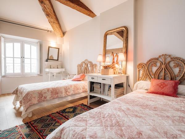 RARE - ATYPIQUE APPARTEMENT AVEC JARDIN SUSPENDU AU COEUR DE LA BASTIDE ST LOUIS