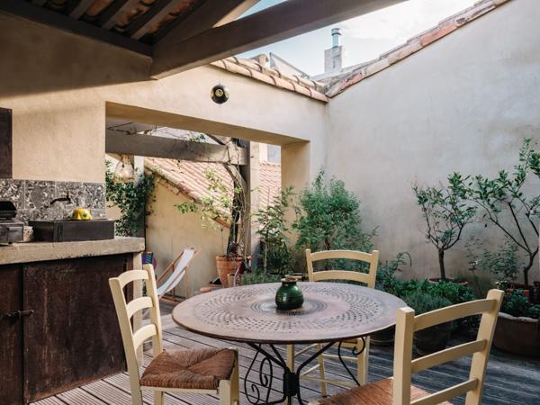 RARE - ATYPIQUE APPARTEMENT AVEC JARDIN SUSPENDU AU COEUR DE LA BASTIDE ST LOUIS
