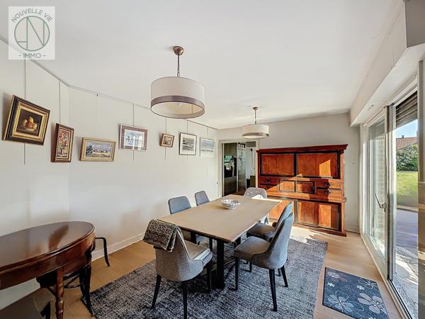 Maison
                                                                                                                                                                                                                                                                                                                        7 pièce(s)                                                                                                                                                                                                          5 chambre(s)                                                                                                                                                                                                          210  m²