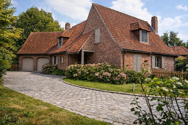 Maison
                                                                                                                                                                                                                                                                                                                        7 pièce(s)                                                                                                                                                                                                          5 chambre(s)                                                                                                                                                                                                          210  m²