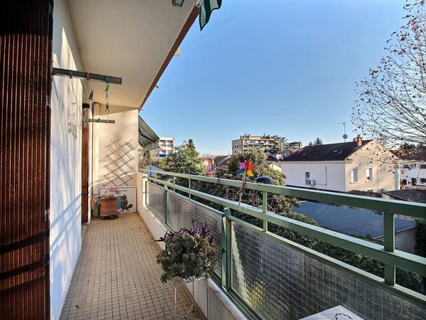 Appartement Avignon 3 pièce(s) 60.05 m2 balcon garage cave