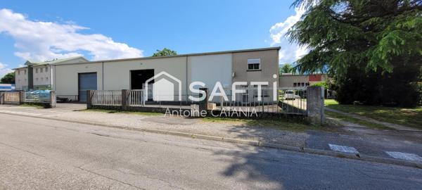 Entrepôt professionnel, bureaux et logement locatif – Tullins(38210)