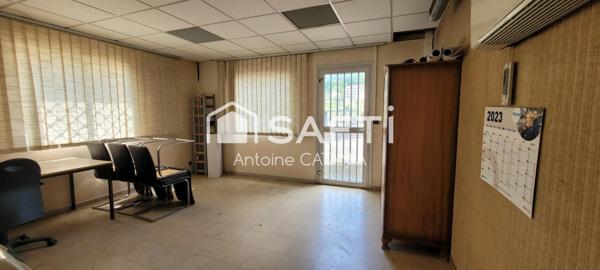 Entrepôt professionnel, bureaux et logement locatif – Tullins(38210)